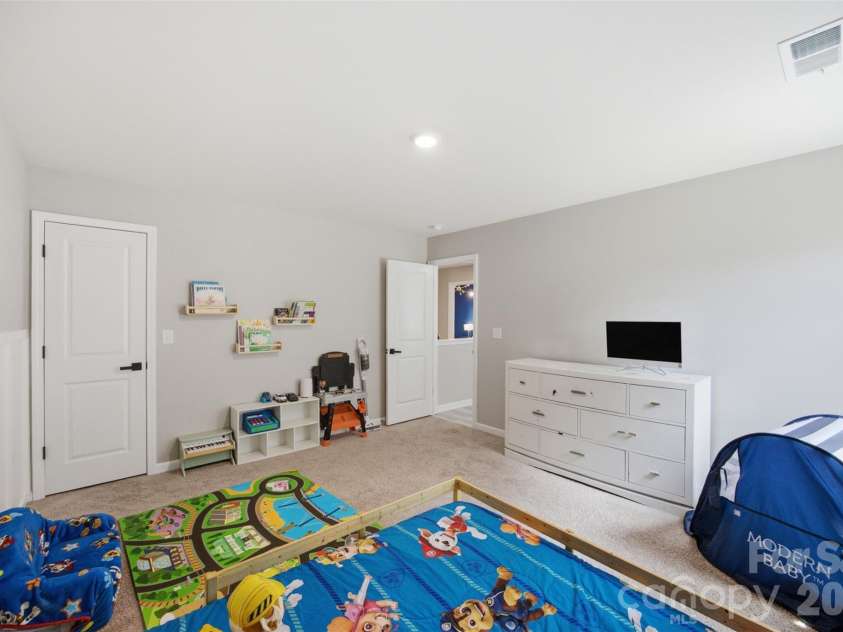 6312 Lantern Ridge Road, Charlotte, NC 28215.  MLS# CAR4417299, YatesRealty ID 46245. 