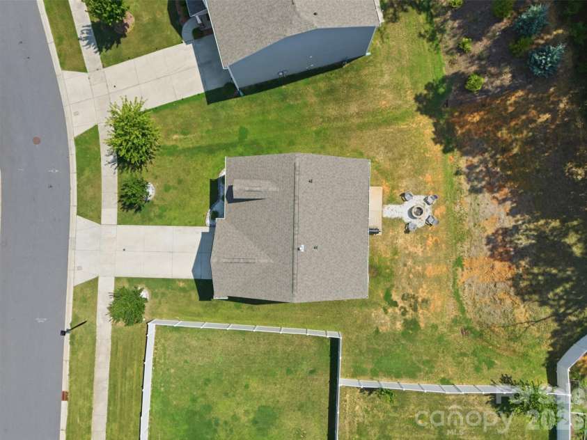 6312 Lantern Ridge Road, Charlotte, NC 28215.  MLS# CAR4417299, YatesRealty ID 46245. 
