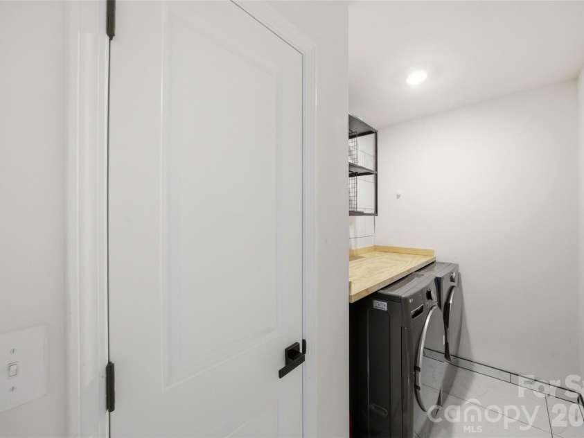 6312 Lantern Ridge Road, Charlotte, NC 28215.  MLS# CAR4417299, YatesRealty ID 46245. Laundry Room