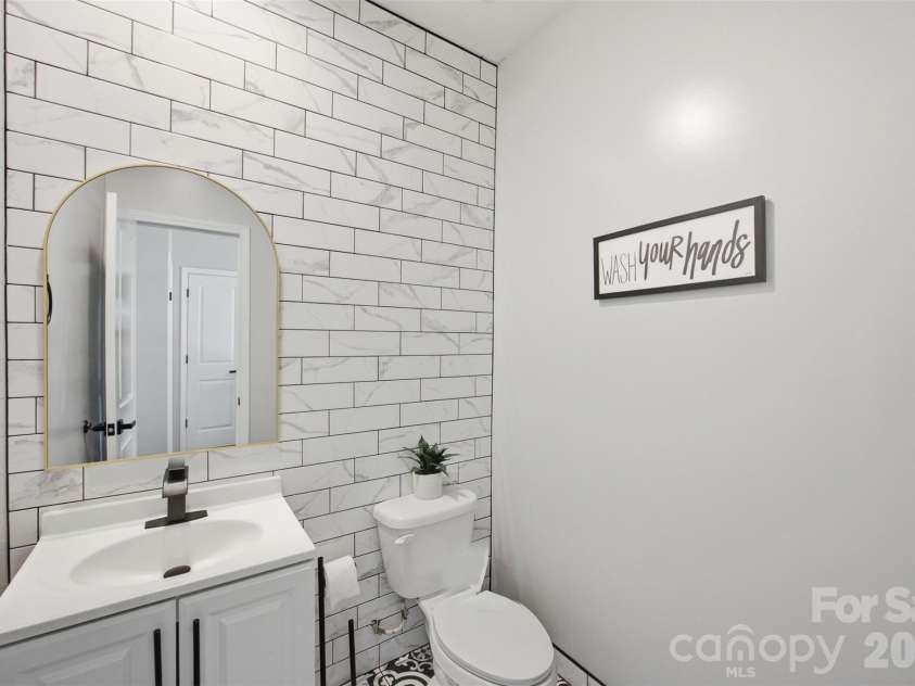 6312 Lantern Ridge Road, Charlotte, NC 28215.  MLS# CAR4417299, YatesRealty ID 46245. Powder Room