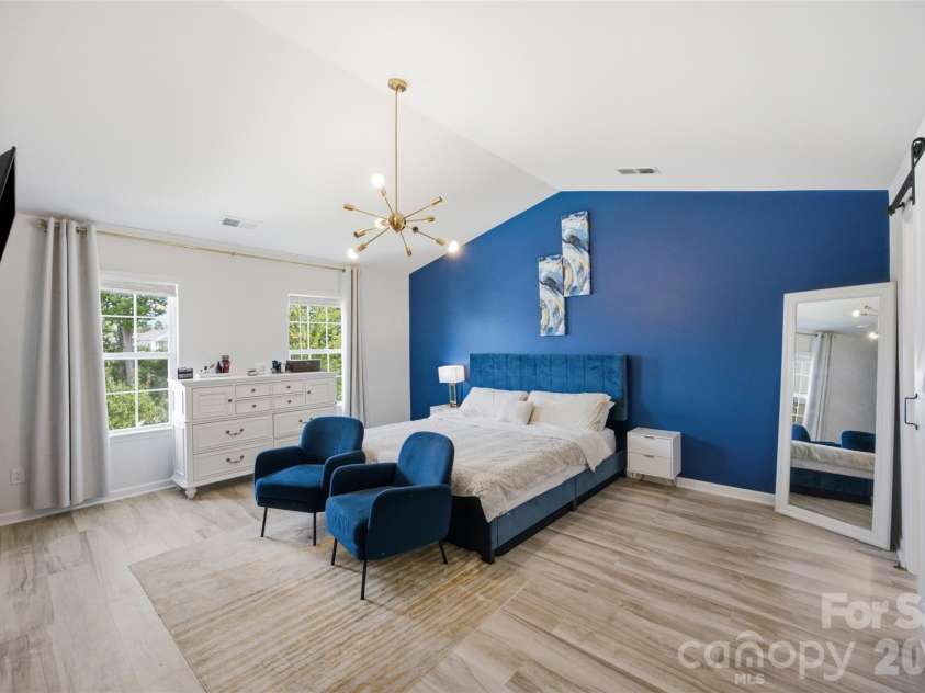 6312 Lantern Ridge Road, Charlotte, NC 28215.  MLS# CAR4417299, YatesRealty ID 46245. Primary Room