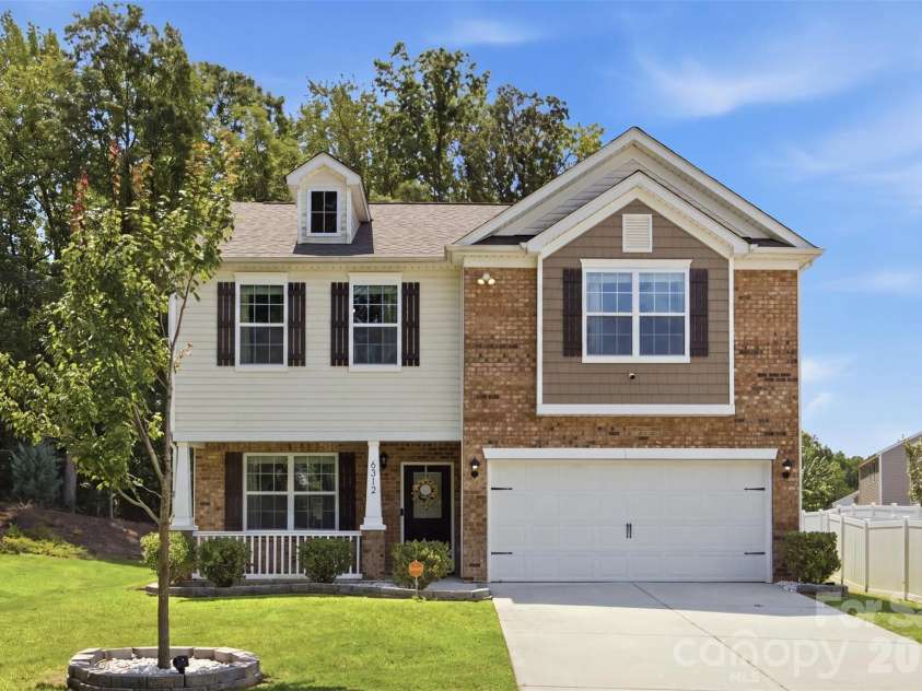 6312 Lantern Ridge Road, Charlotte, NC 28215.  MLS# CAR4417299, YatesRealty ID 46245. Welcome Home!