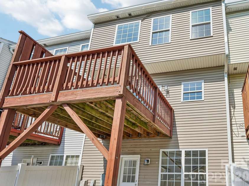 13211 Calloway Glen Drive, Charlotte, NC 28273.  MLS# CAR4415047, YatesRealty ID 46248. Deck and fenced in yard