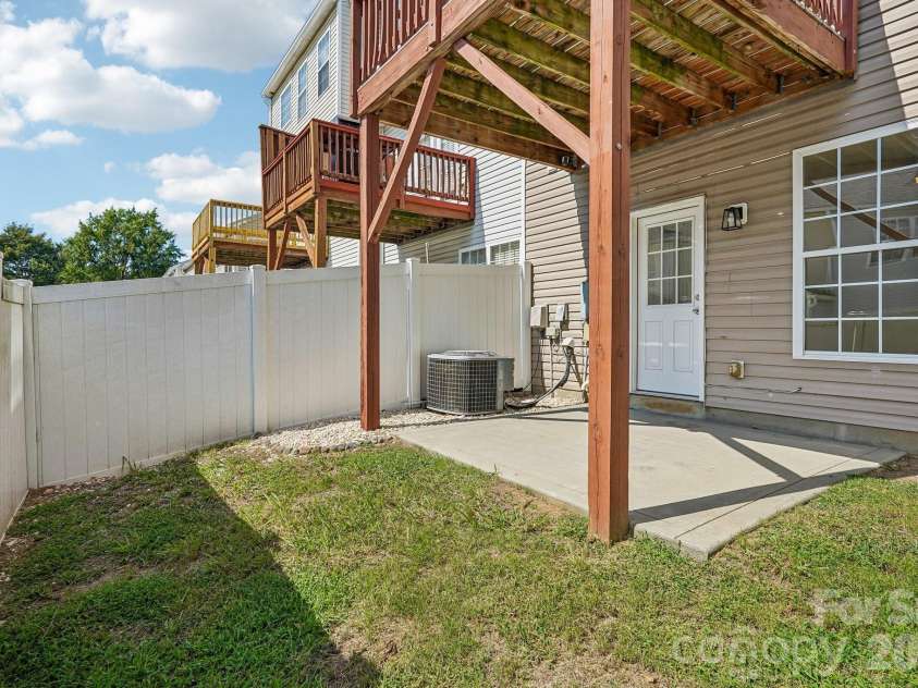 13211 Calloway Glen Drive, Charlotte, NC 28273.  MLS# CAR4415047, YatesRealty ID 46248. Deck and fenced in yard