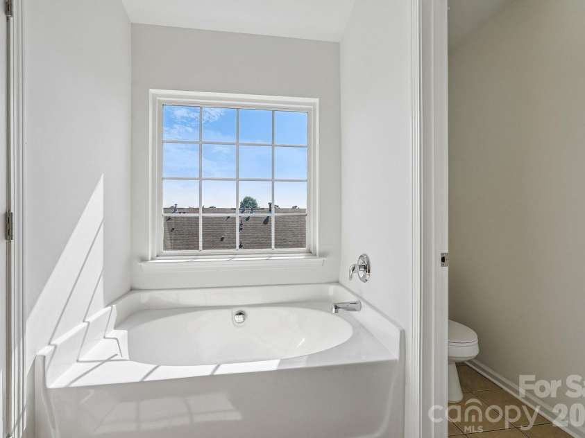 13211 Calloway Glen Drive, Charlotte, NC 28273.  MLS# CAR4415047, YatesRealty ID 46248. Owners Bathroom