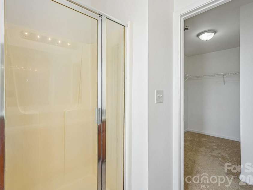 13211 Calloway Glen Drive, Charlotte, NC 28273.  MLS# CAR4415047, YatesRealty ID 46248. Owners Bathroom