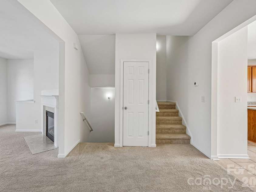 13211 Calloway Glen Drive, Charlotte, NC 28273.  MLS# CAR4415047, YatesRealty ID 46248. Second Floor
