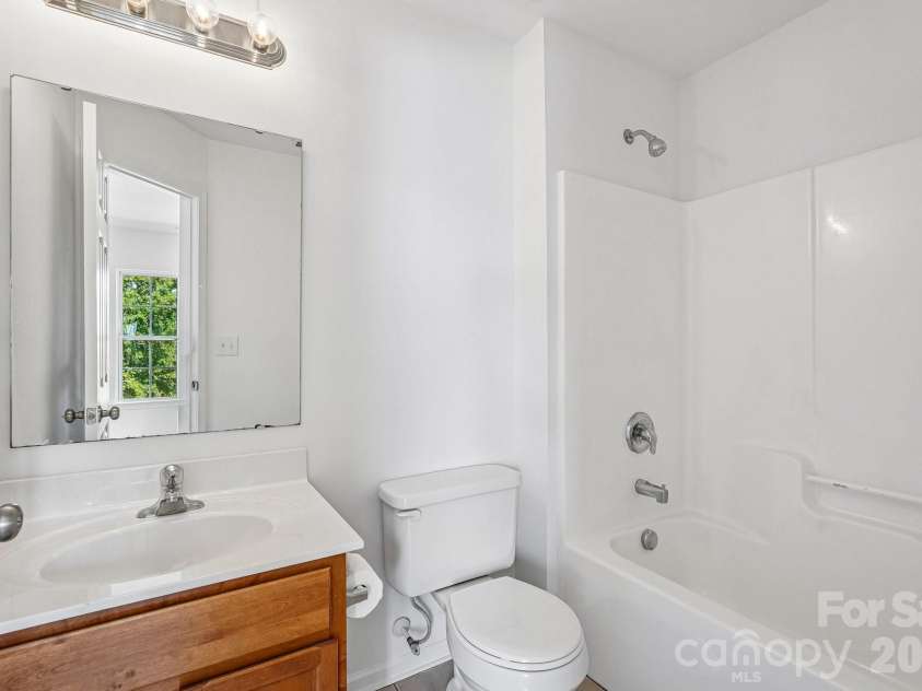 13211 Calloway Glen Drive, Charlotte, NC 28273.  MLS# CAR4415047, YatesRealty ID 46248. Secondary Bathroom