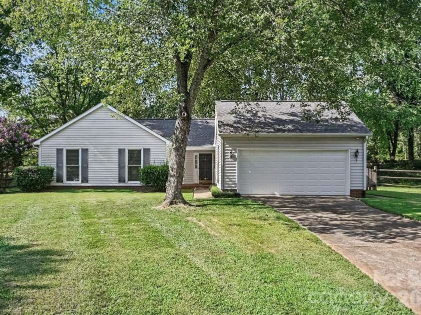 8248 Oakley Lane, Charlotte, NC 28270.  MLS# CAR4417219, YatesRealty ID 46249. 
