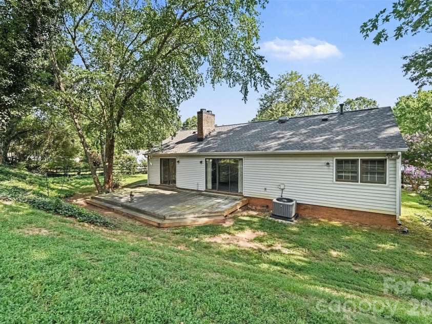 8248 Oakley Lane, Charlotte, NC 28270.  MLS# CAR4417219, YatesRealty ID 46249. 