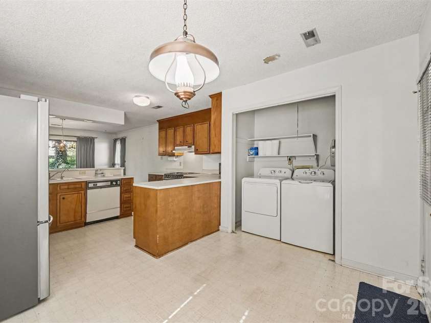 8248 Oakley Lane, Charlotte, NC 28270.  MLS# CAR4417219, YatesRealty ID 46249. Breakfast areas and laundry