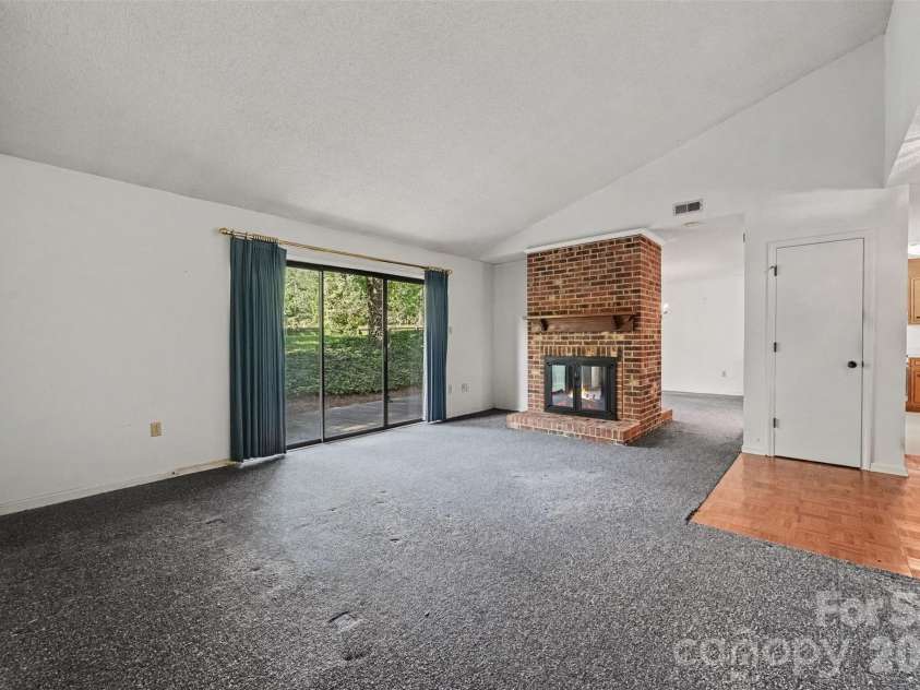 8248 Oakley Lane, Charlotte, NC 28270.  MLS# CAR4417219, YatesRealty ID 46249. Den