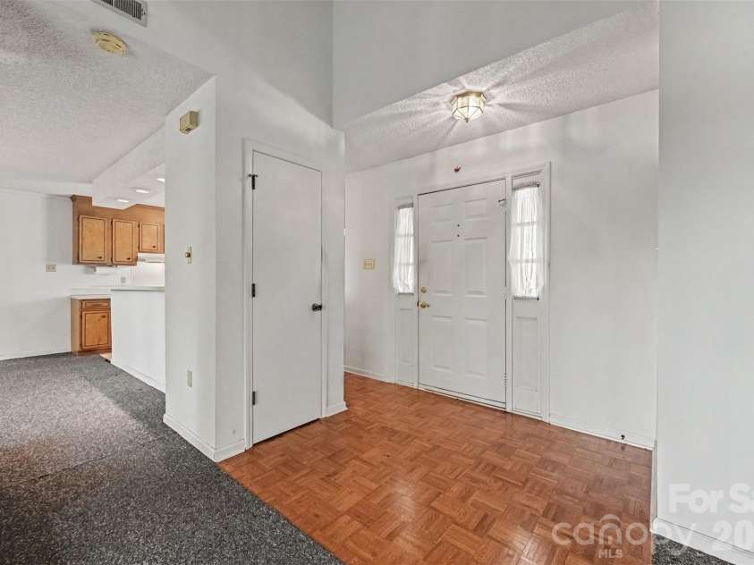 8248 Oakley Lane, Charlotte, NC 28270.  MLS# CAR4417219, YatesRealty ID 46249. Entryway