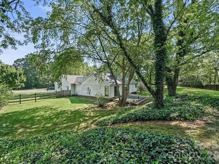 8248 Oakley Lane, Charlotte, NC 28270.  MLS# CAR4417219, YatesRealty ID 46249. Large backyard