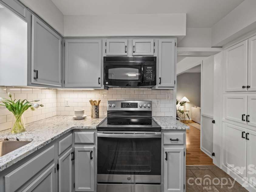 4232 Saint Audrey Place, Charlotte, NC 28269.  MLS# CAR4344492, YatesRealty ID 4625. 