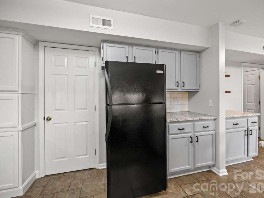 4232 Saint Audrey Place, Charlotte, NC 28269.  MLS# CAR4344492, YatesRealty ID 4625. 