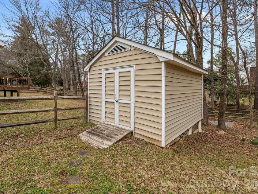 4232 Saint Audrey Place, Charlotte, NC 28269.  MLS# CAR4344492, YatesRealty ID 4625. 