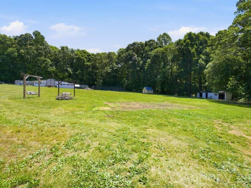 195 Azalea Road, Mooresville, NC 28115.  MLS# CAR4381056, YatesRealty ID 46251. 