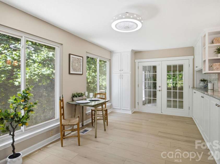 195 Azalea Road, Mooresville, NC 28115.  MLS# CAR4381056, YatesRealty ID 46251. Dining area