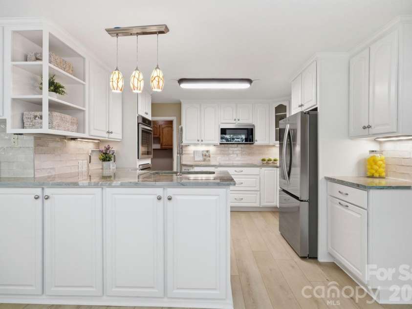 195 Azalea Road, Mooresville, NC 28115.  MLS# CAR4381056, YatesRealty ID 46251. Kitchen