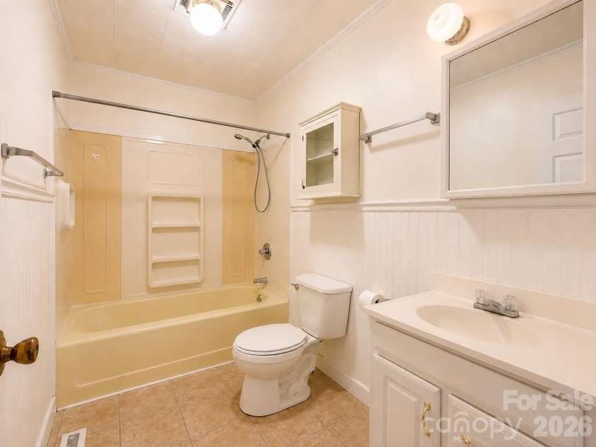 132 Gregg Avenue, Chester, SC 29706.  MLS# CAR4410647, YatesRealty ID 46252. Bathroom 1