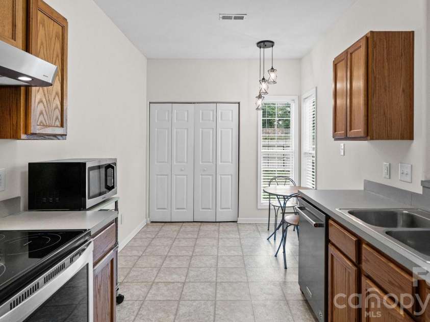 4313 Eaves Lane, Charlotte, NC 28215.  MLS# CAR4413642, YatesRealty ID 46253. 