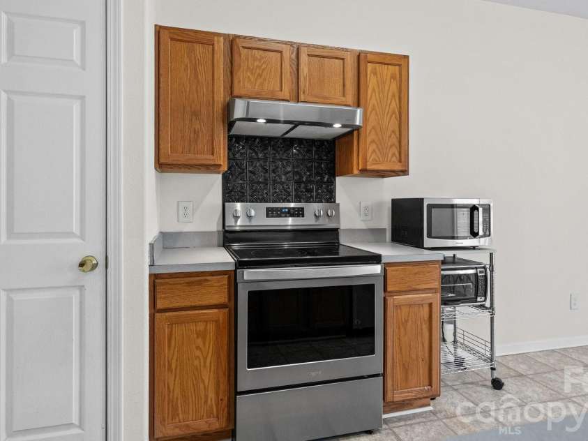 4313 Eaves Lane, Charlotte, NC 28215.  MLS# CAR4413642, YatesRealty ID 46253. 