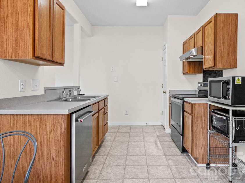 4313 Eaves Lane, Charlotte, NC 28215.  MLS# CAR4413642, YatesRealty ID 46253. 