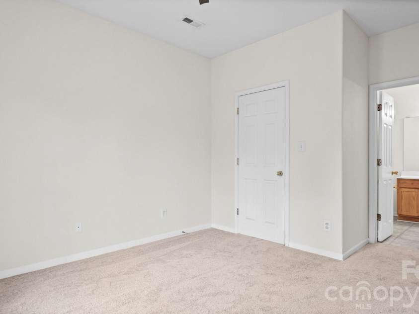 4313 Eaves Lane, Charlotte, NC 28215.  MLS# CAR4413642, YatesRealty ID 46253. 