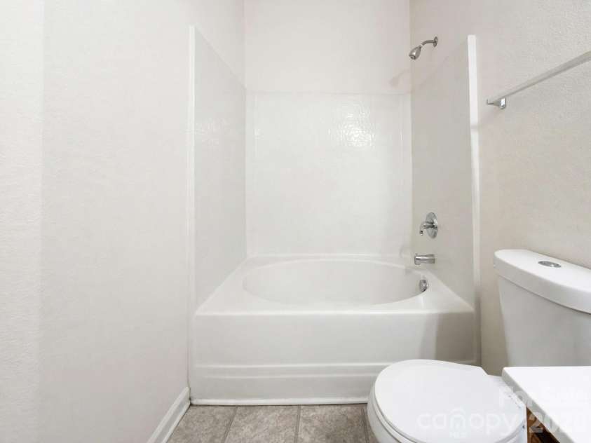 4313 Eaves Lane, Charlotte, NC 28215.  MLS# CAR4413642, YatesRealty ID 46253. 
