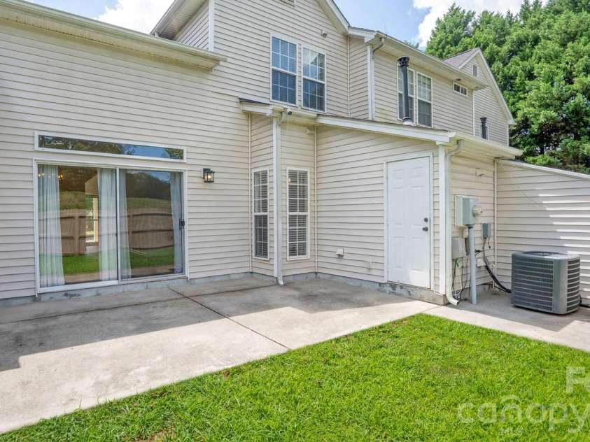 4313 Eaves Lane, Charlotte, NC 28215.  MLS# CAR4413642, YatesRealty ID 46253. 
