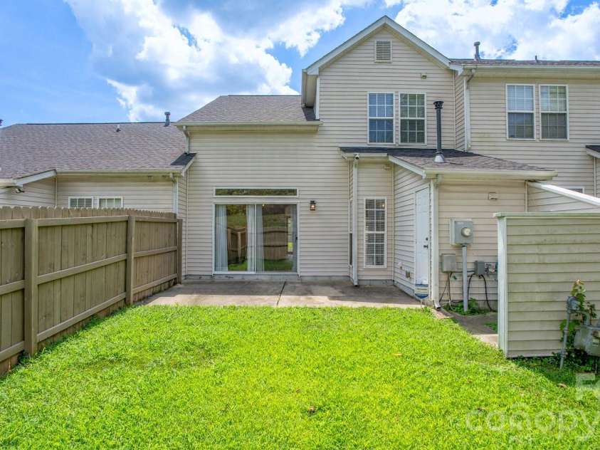 4313 Eaves Lane, Charlotte, NC 28215.  MLS# CAR4413642, YatesRealty ID 46253. 