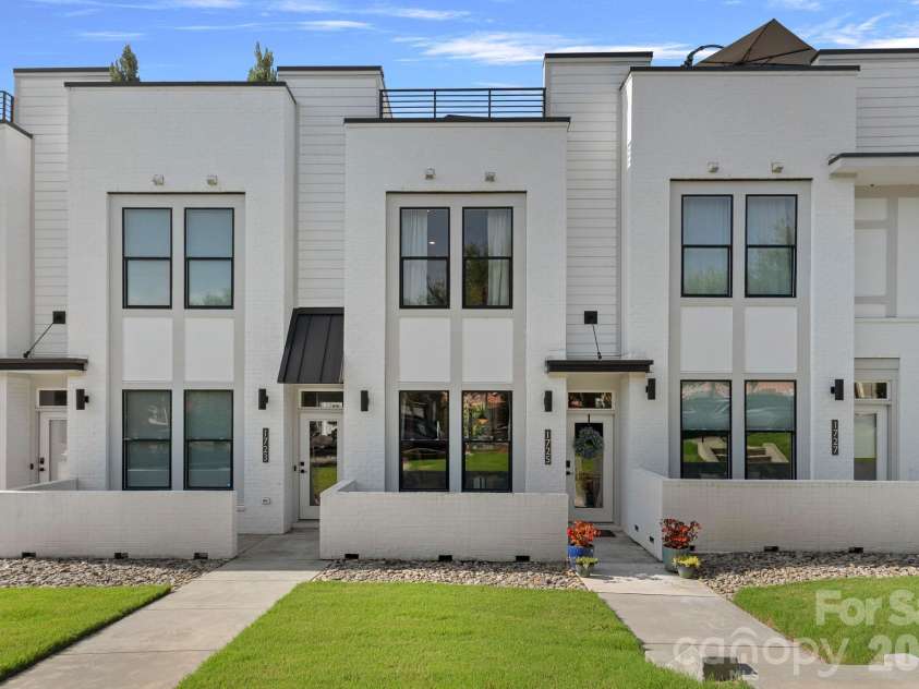 1725 Wesley Green Way, Charlotte, NC 28208.  MLS# CAR4415715, YatesRealty ID 46256. 