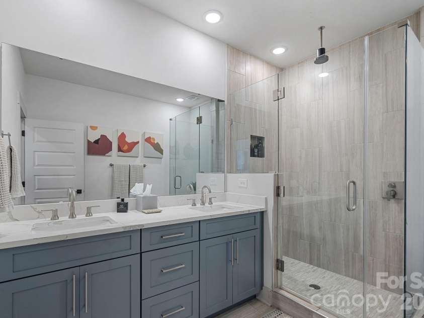 1725 Wesley Green Way, Charlotte, NC 28208.  MLS# CAR4415715, YatesRealty ID 46256. 