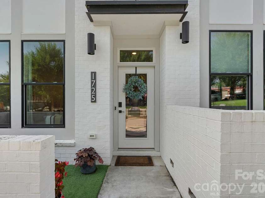 1725 Wesley Green Way, Charlotte, NC 28208.  MLS# CAR4415715, YatesRealty ID 46256. 
