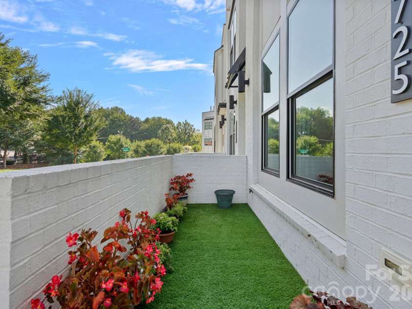 1725 Wesley Green Way, Charlotte, NC 28208.  MLS# CAR4415715, YatesRealty ID 46256. 