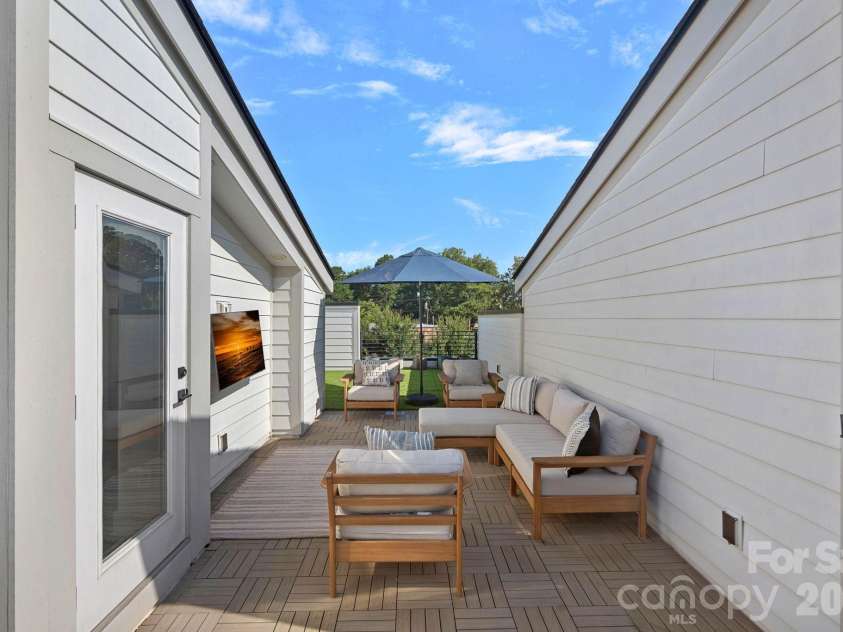 1725 Wesley Green Way, Charlotte, NC 28208.  MLS# CAR4415715, YatesRealty ID 46256. 