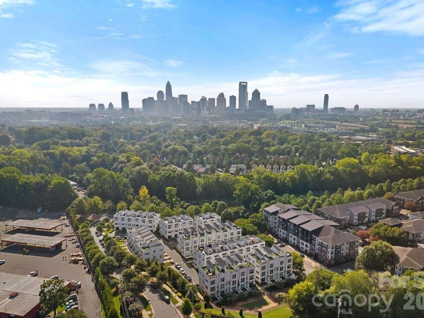 1725 Wesley Green Way, Charlotte, NC 28208.  MLS# CAR4415715, YatesRealty ID 46256. 