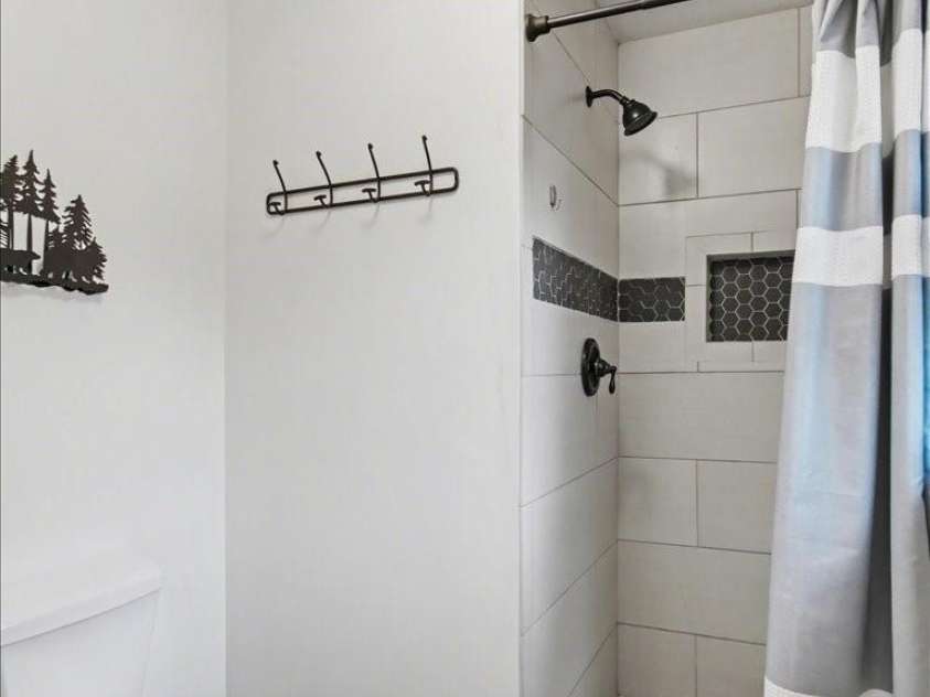 30 Whipporwill Drive, Weaverville, NC 28787.  MLS# CAR4344199, YatesRealty ID 46257. Primary Bathroom