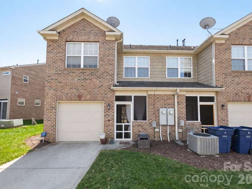 5670 Stafford Road, Charlotte, NC 28215.  MLS# CAR4345354, YatesRealty ID 4626. 