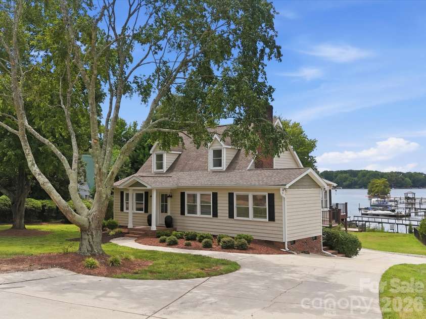20845 Lagoona Drive, Cornelius, NC 28031.  MLS# CAR4417083, YatesRealty ID 46260. Charming Cape Cod Lake Norman Waterfront home!