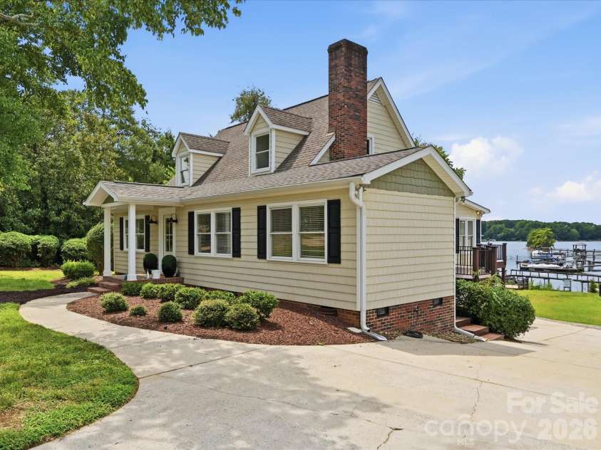 20845 Lagoona Drive, Cornelius, NC 28031.  MLS# CAR4417083, YatesRealty ID 46260. Charming Cape Cod Lake Norman Waterfront home!