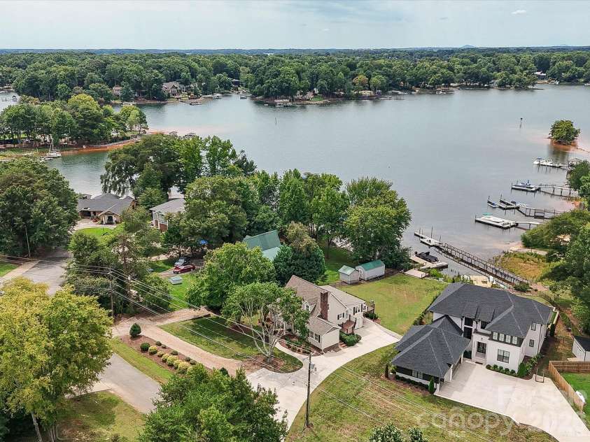 20845 Lagoona Drive, Cornelius, NC 28031.  MLS# CAR4417083, YatesRealty ID 46260. Experience Lake Norman living!