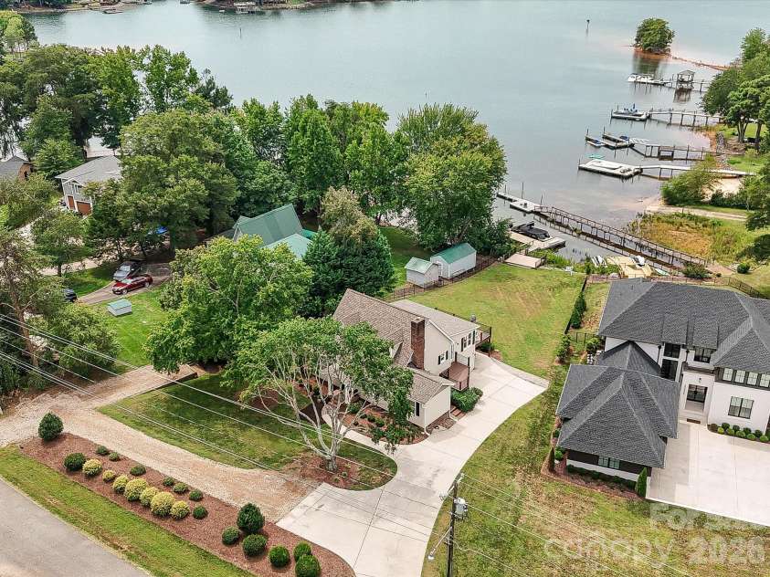 20845 Lagoona Drive, Cornelius, NC 28031.  MLS# CAR4417083, YatesRealty ID 46260. Experience Lake Norman living!
