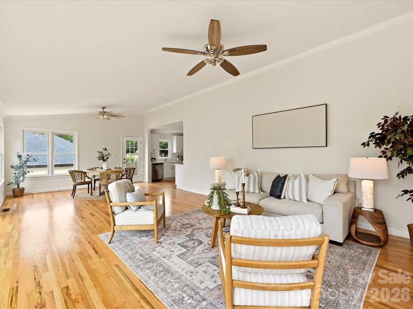 20845 Lagoona Drive, Cornelius, NC 28031.  MLS# CAR4417083, YatesRealty ID 46260. Great Room with nice natural light & great lake views!