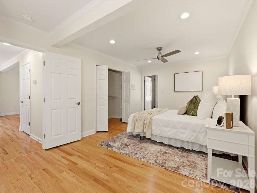 20845 Lagoona Drive, Cornelius, NC 28031.  MLS# CAR4417083, YatesRealty ID 46260. Spacious primary suite with dual closets & ensuite bath!