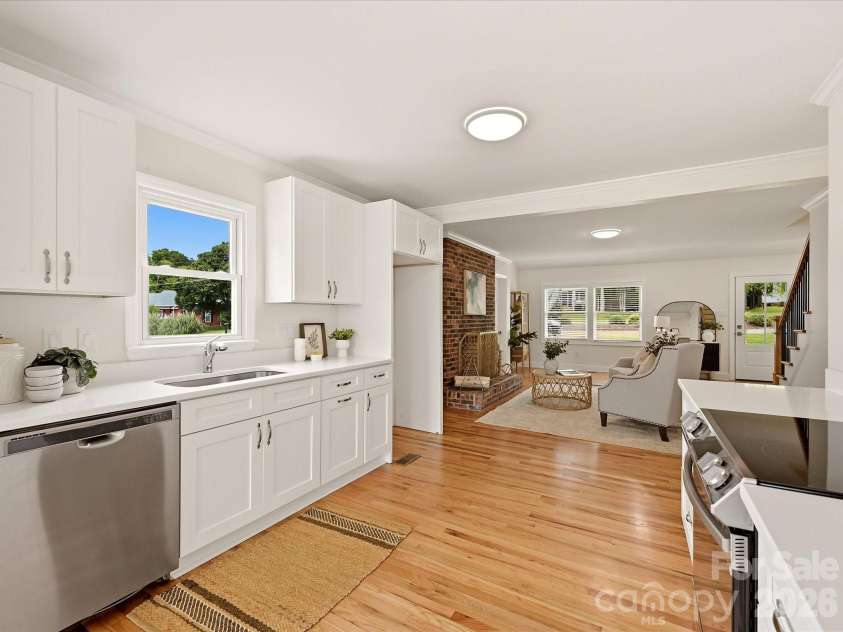 20845 Lagoona Drive, Cornelius, NC 28031.  MLS# CAR4417083, YatesRealty ID 46260. Updated kitchen with quartz counters!