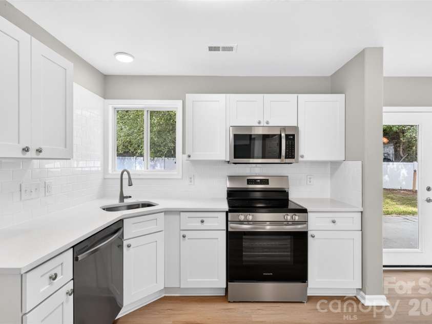 3808 Nuthatch Drive, Indian Trail, NC 28079.  MLS# CAR4416585, YatesRealty ID 46267. Fully Renovated kitchen