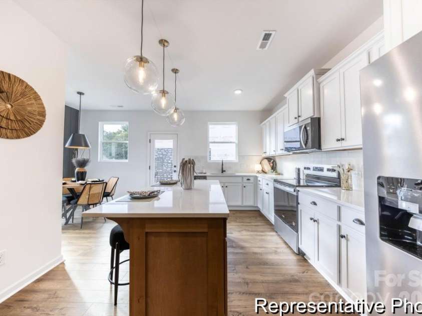 5026 Clairmont Road, Charlotte, NC 28208.  MLS# CAR4417338, YatesRealty ID 46268. 