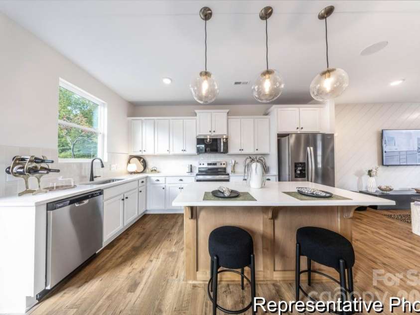 5026 Clairmont Road, Charlotte, NC 28208.  MLS# CAR4417338, YatesRealty ID 46268. 